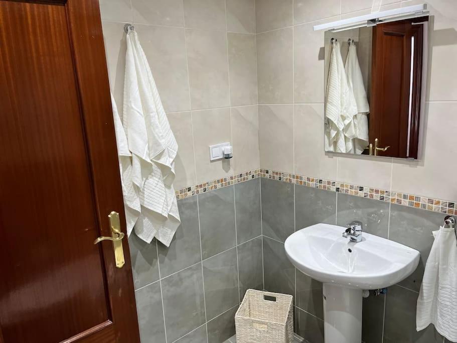 Piso Acogedor Y Centrico Appartement Santoña Buitenkant foto